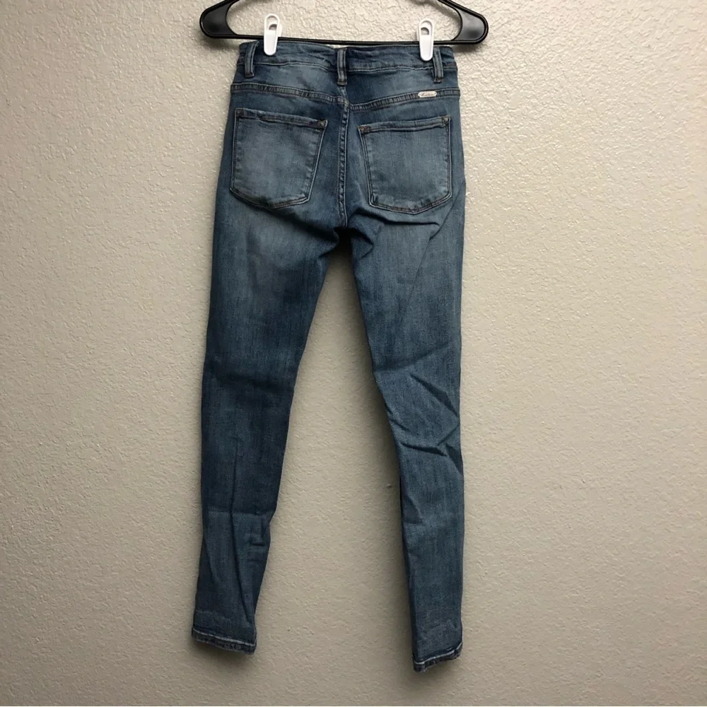 Kancan Women’s‎ 4 Button Medium Wash Distressed Skinny Jeans Size 1 / 24 - Picture 2 of 4